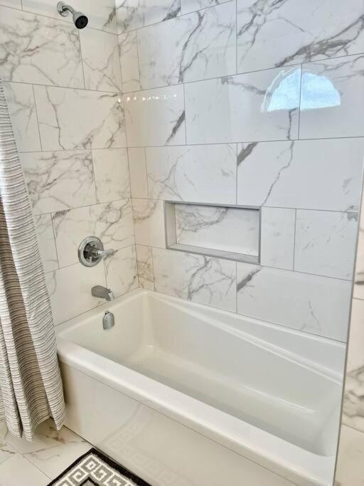 Crescent Heights Majesty Villa Calgary Ngoại thất bức ảnh